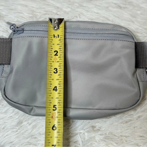 Lululemon Athletica Everywhere belt bag 1L Silver Drop - Picture 13 of 17
